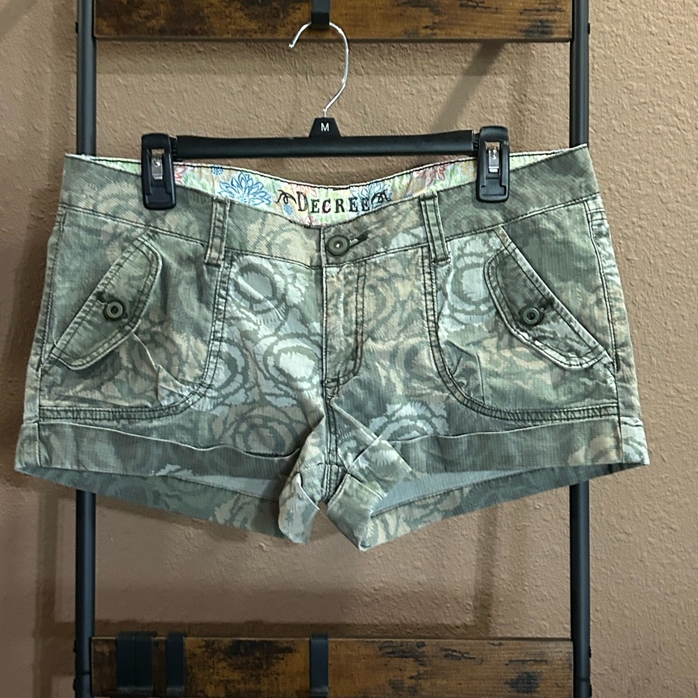 Decree Green Cargo Shorts Relaxed Fit